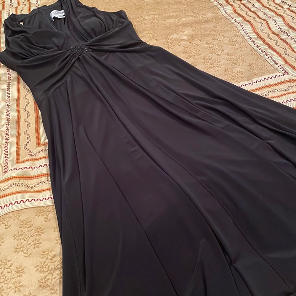 Jessica Howard maxi dress, black, jewel waist, polyester blend, back zipper, 6
